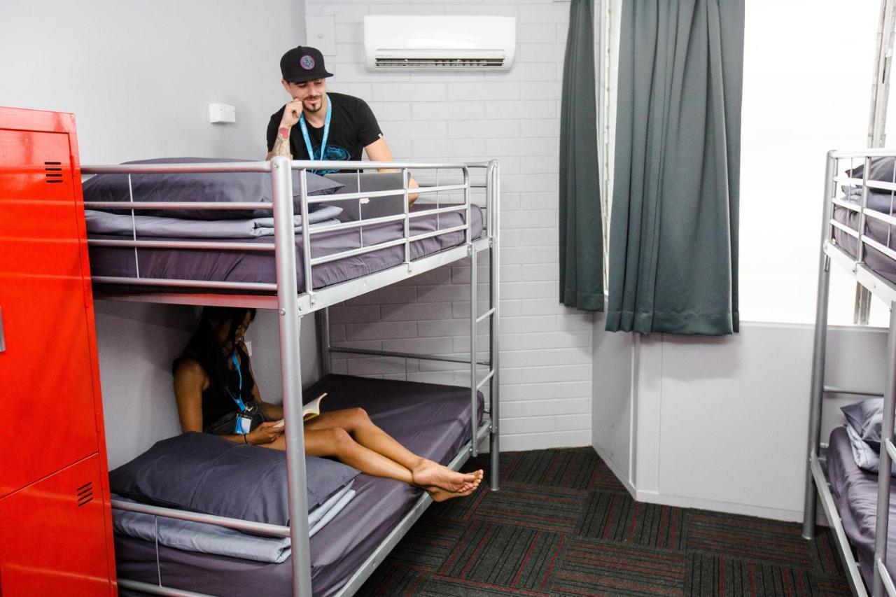Mad Monkey Waterfront Hostel Cairns Exterior foto