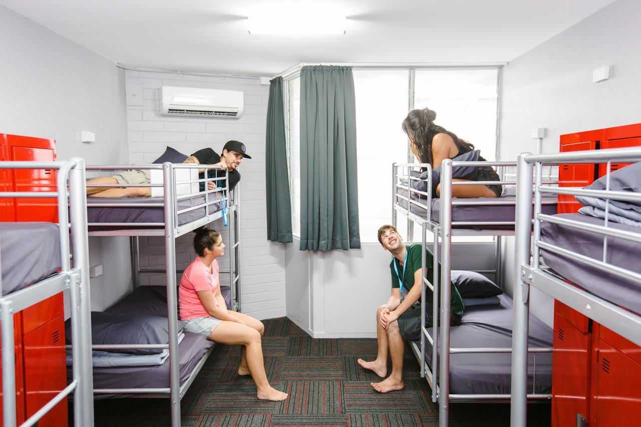 Mad Monkey Waterfront Hostel Cairns Exterior foto