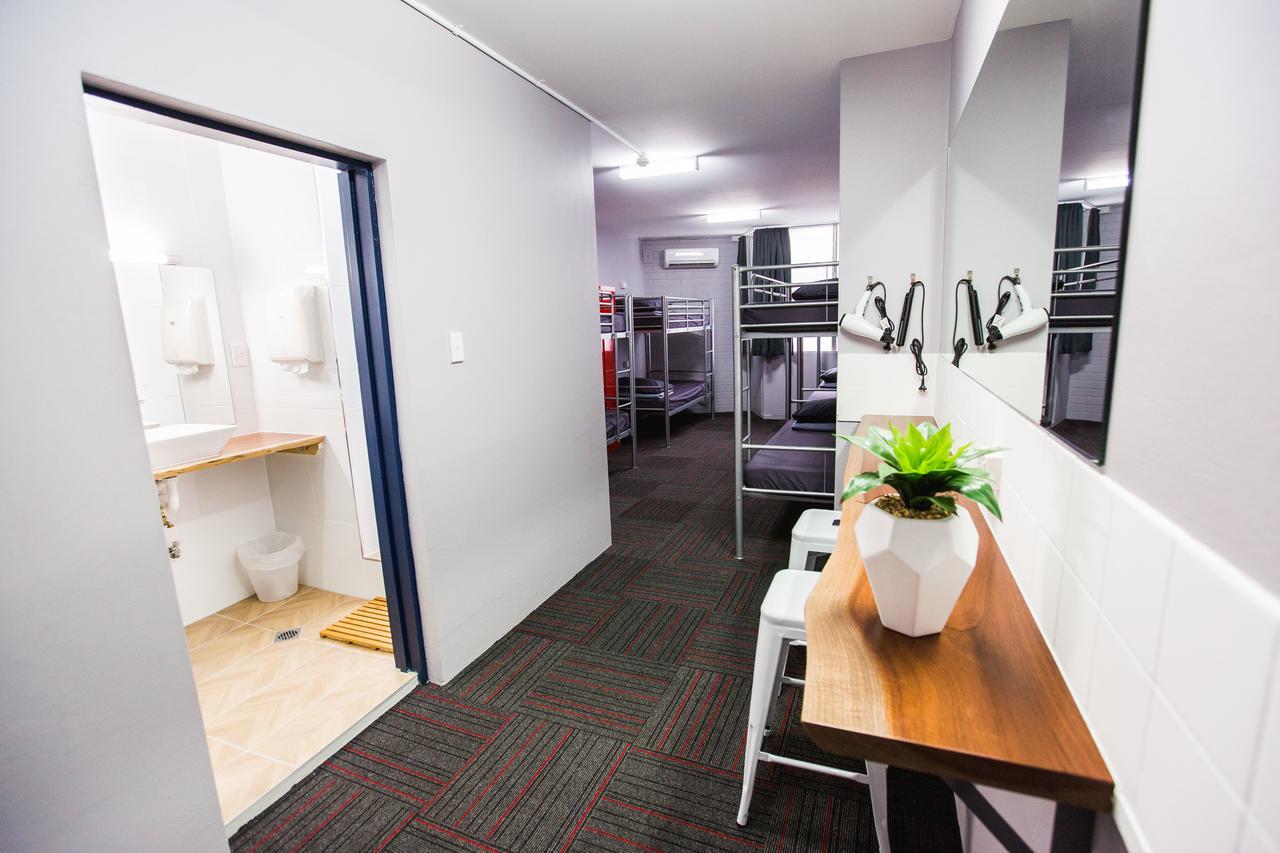 Mad Monkey Waterfront Hostel Cairns Exterior foto