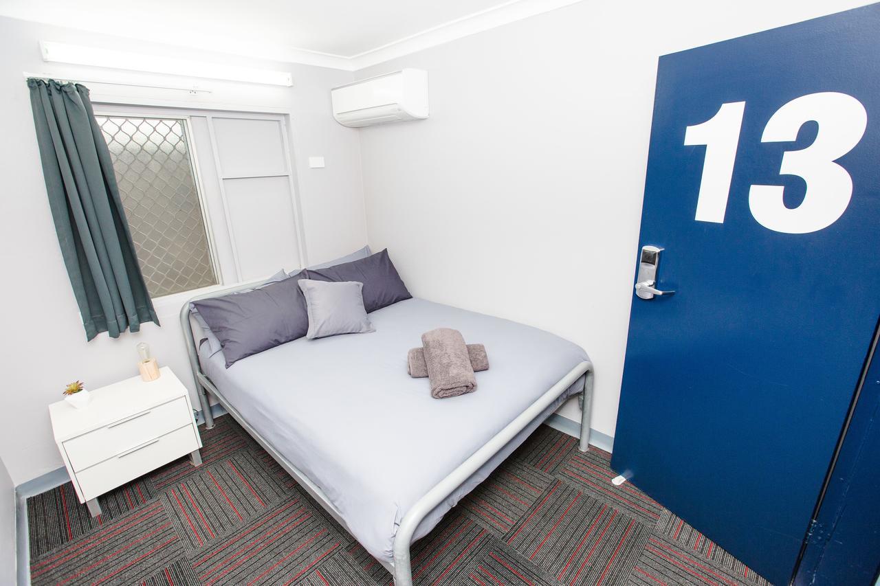 Mad Monkey Waterfront Hostel Cairns Exterior foto